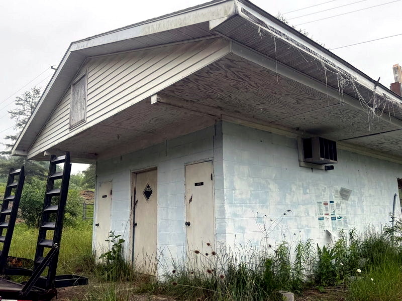 Lonesome Pine Drive-In - From Vermonter At Heart On Facebook (newer photo)